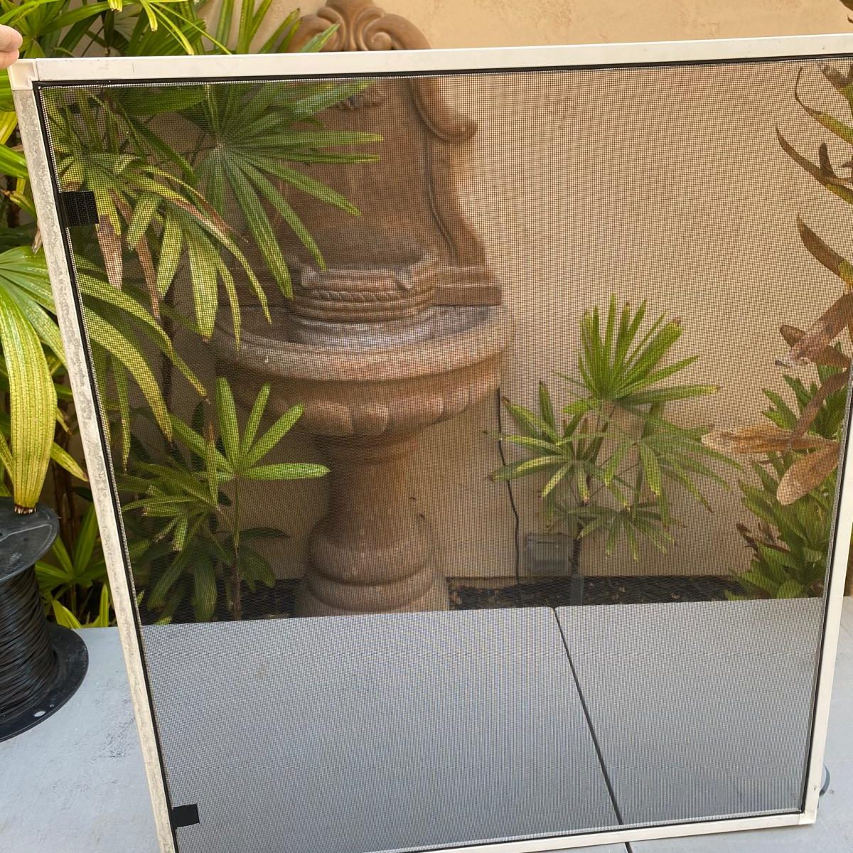 A window screen with new mesh, repaired by Campista